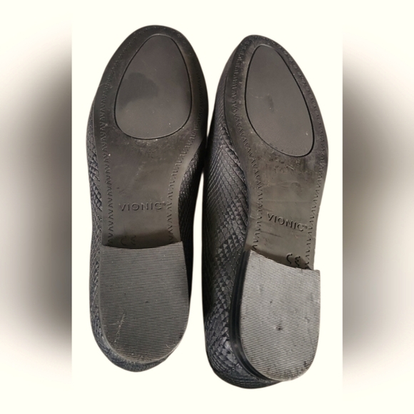 Vionic Willa II Women's Slip On Black Metal Snakeskin Flats Loafers Size 5 - Picture 7 of 8